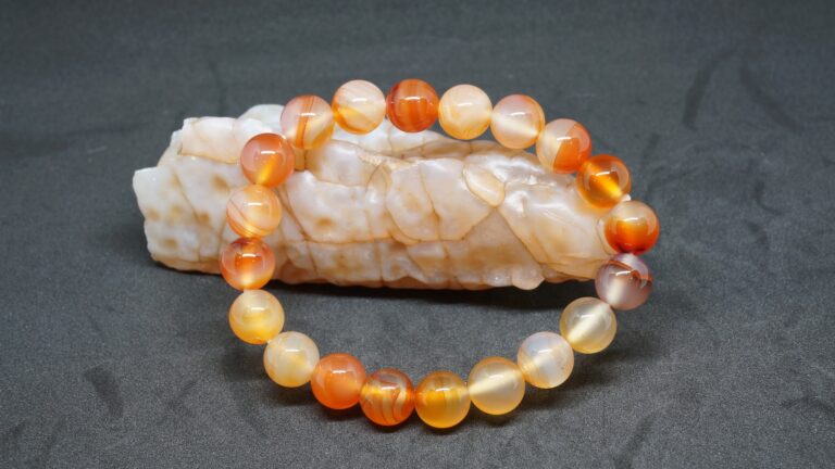 Dive into the World of Chalcedony and its Many Forms, Colors and Meanings