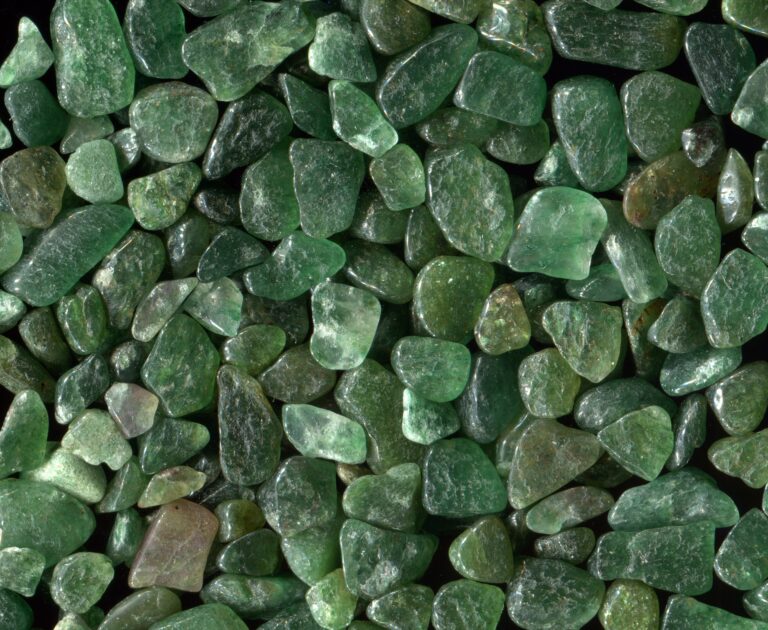 Aventurine: The Crystal of Professional Performance and Mental Clarity