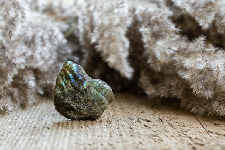 How to Tap into the Hidden Powers of Labradorite Stones