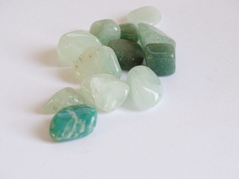 Green Aventurine: A Guide to Its Meaning, Uses and Properties