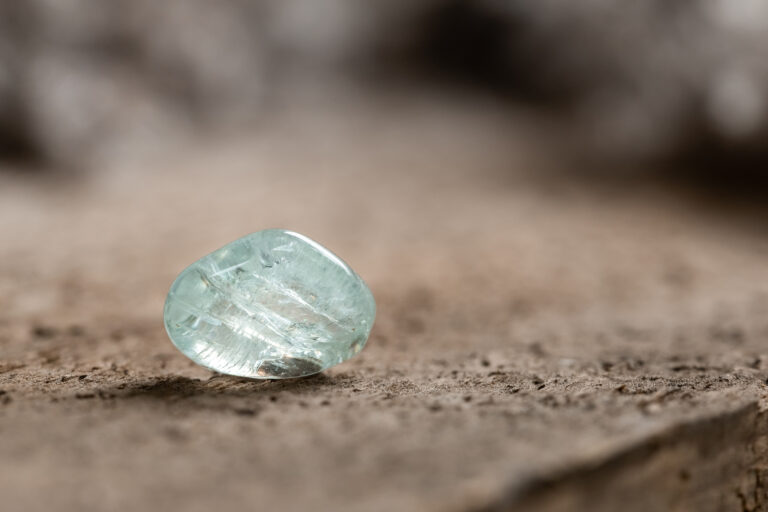 Aquamarine Stone: Properties and Benefits