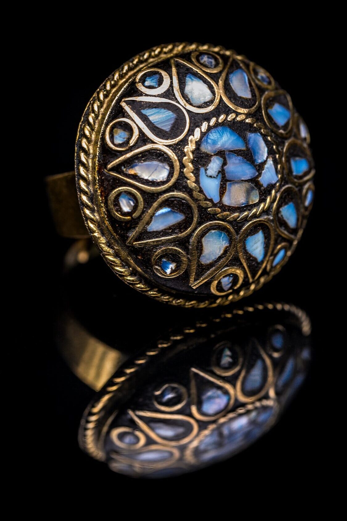 Ring with turquoise stones